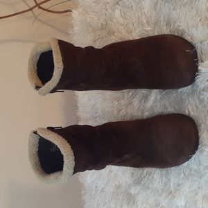 Clark's Suede brown ankle boots size 6.5